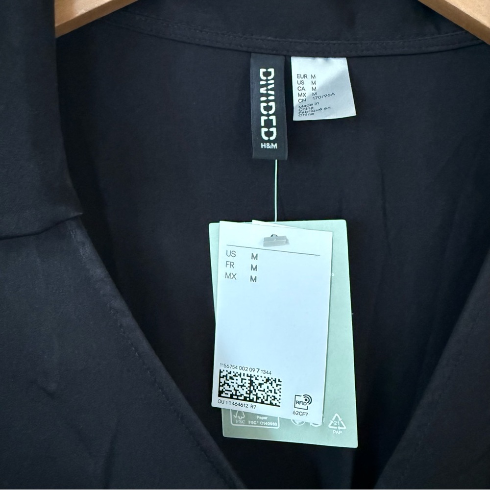 H&M • Jet Black Long Sleeve Notched Collar Dress - Picture 4 of 5